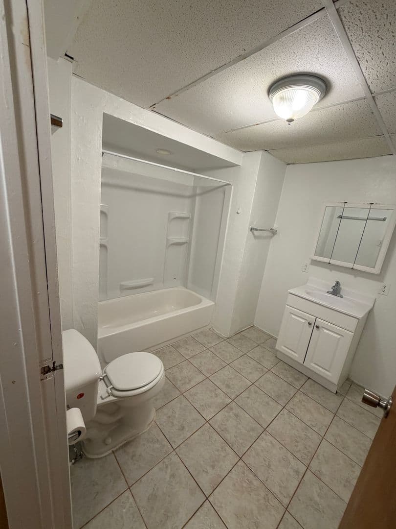 Pittsburgh Apartment: 218 North Craig St
