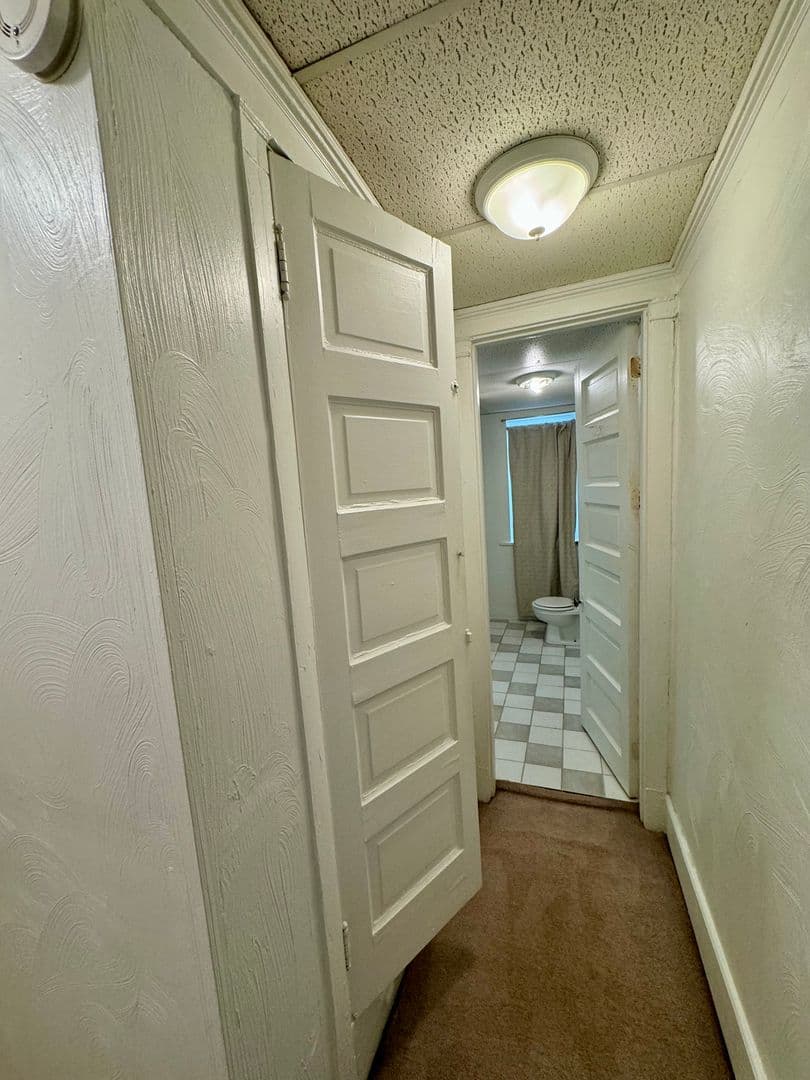 Pittsburgh Apartment: 218 North Craig St