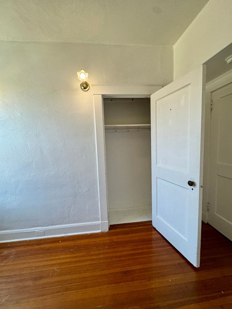 Pittsburgh Apartment: 5752 Ellsworth Ave