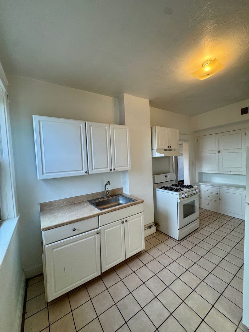 Pittsburgh Apartment: 5752 Ellsworth Ave