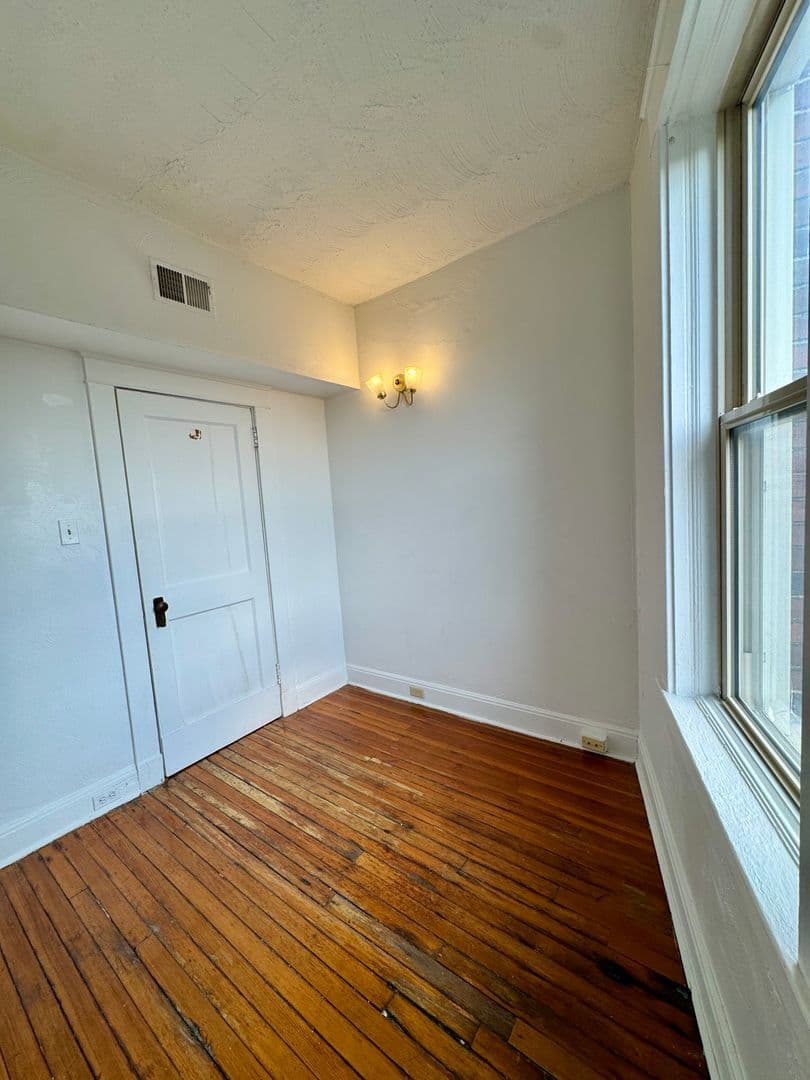 Pittsburgh Apartment: 626 Maryland Ave