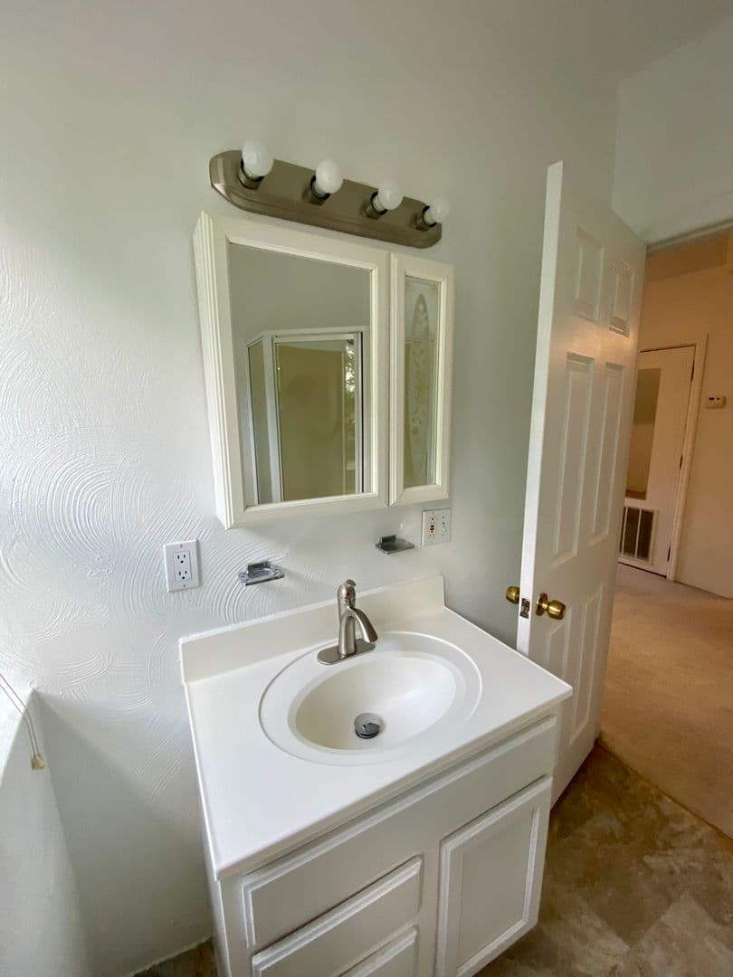 Pittsburgh Apartment: 5819 Bartlett St