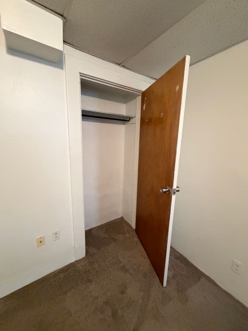 Pittsburgh Apartment: 218 North Craig St