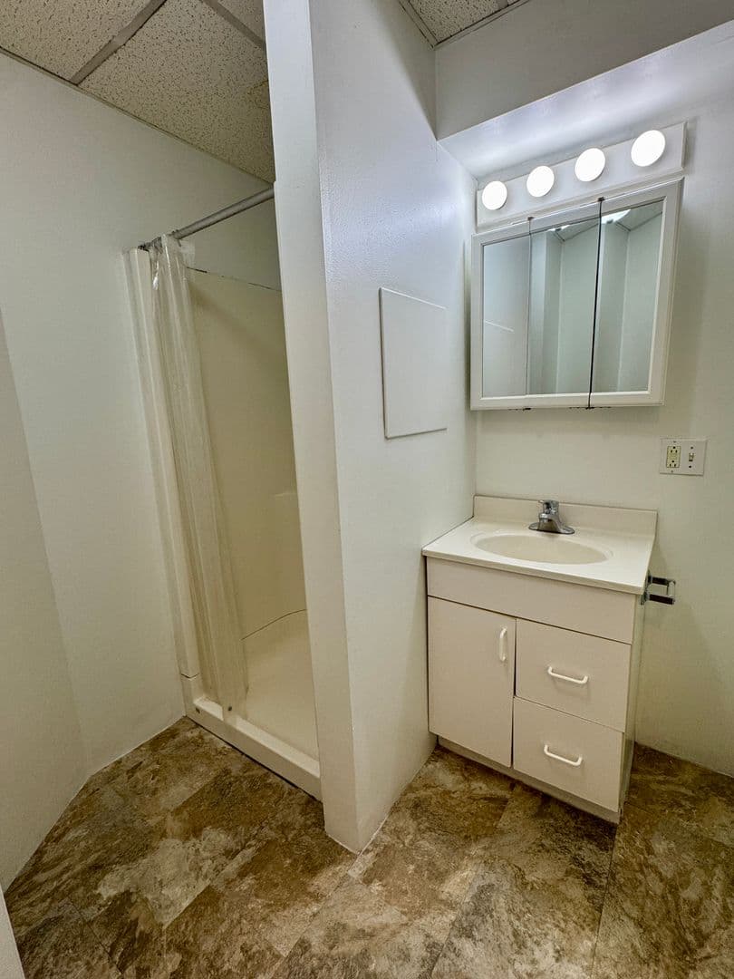Pittsburgh Apartment: 5752 Ellsworth Ave