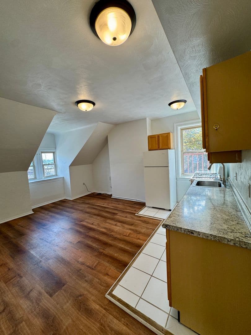 Pittsburgh Apartment: 5819 Bartlett St