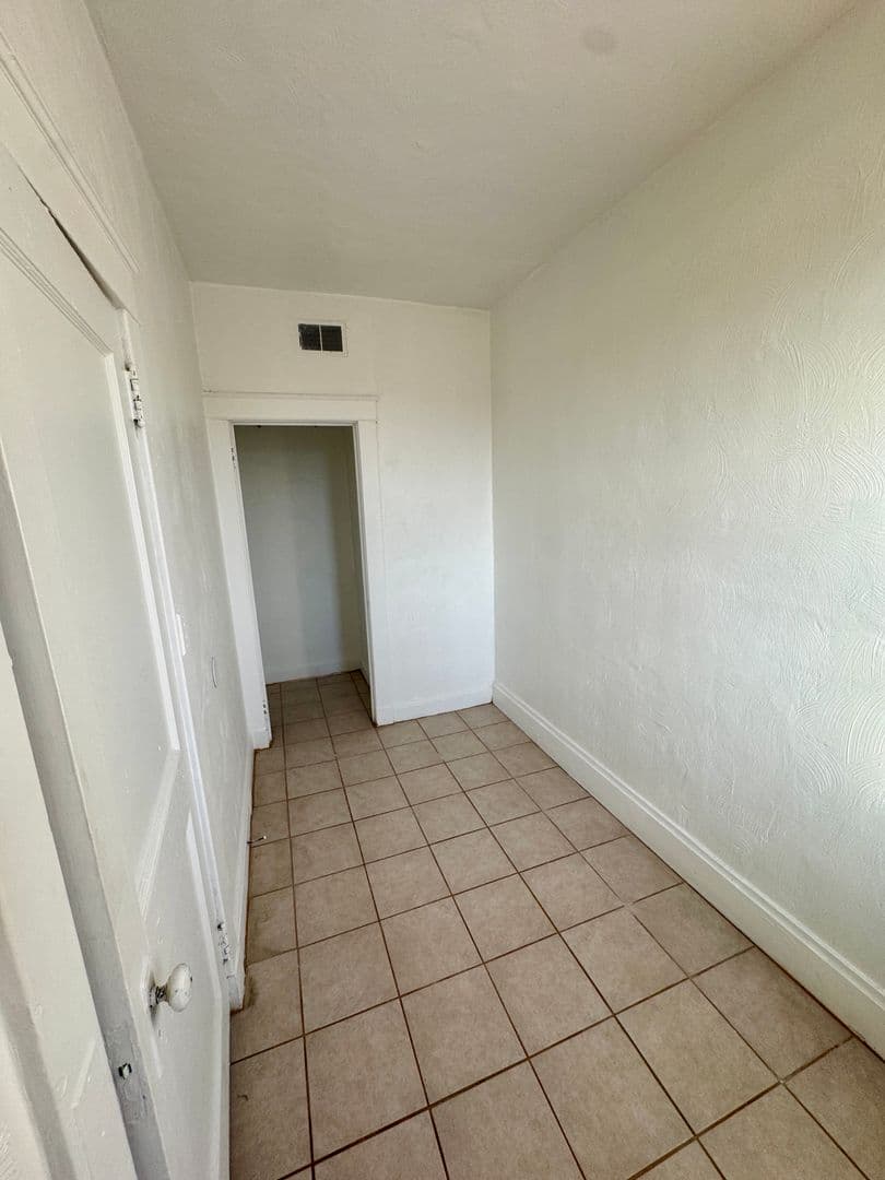 Pittsburgh Apartment: 5752 Ellsworth Ave