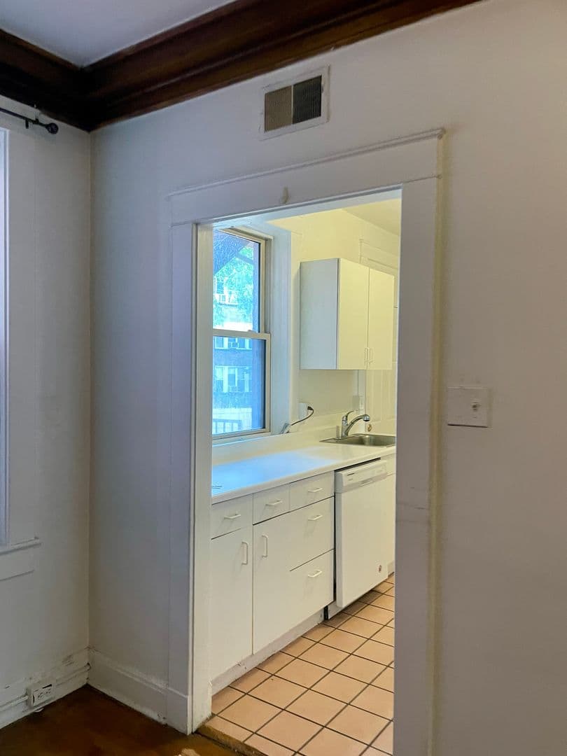 Pittsburgh Apartment: 5752 Ellsworth Ave