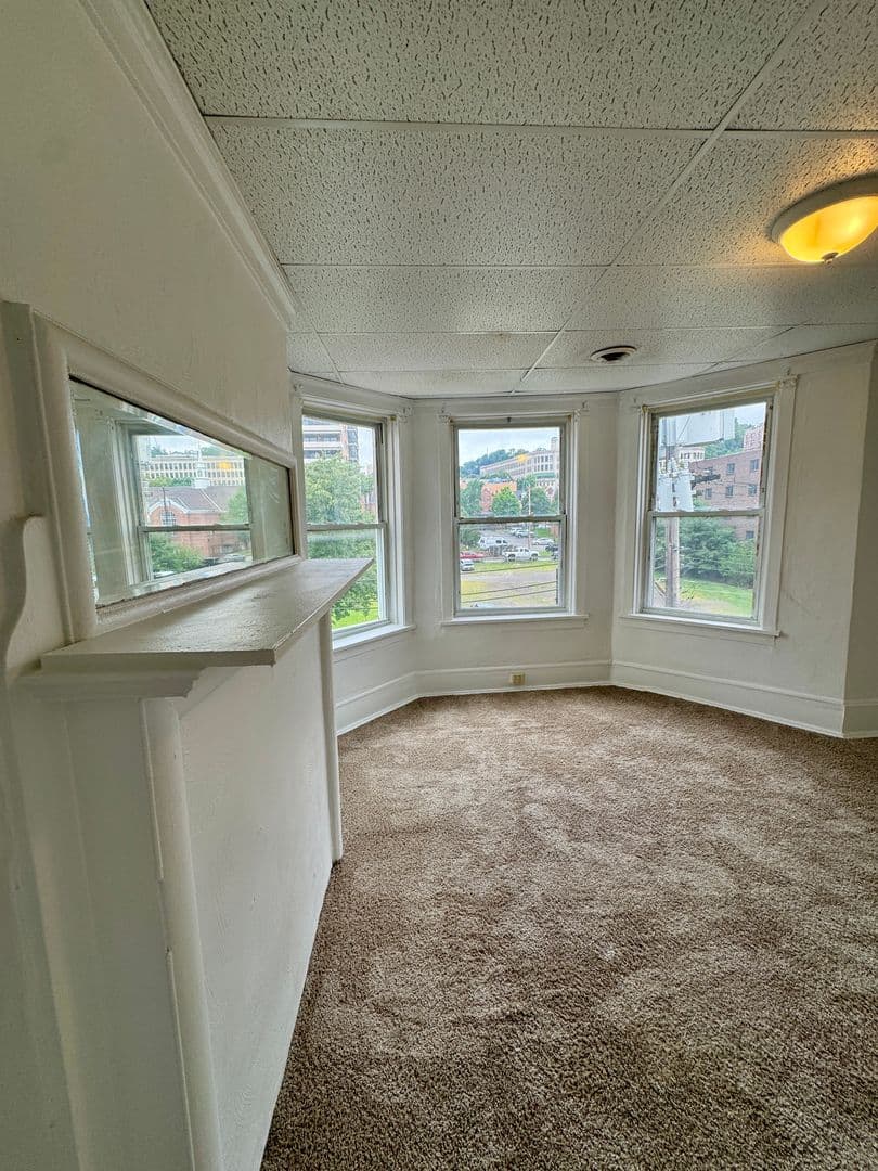 Pittsburgh Apartment: 218 North Craig St