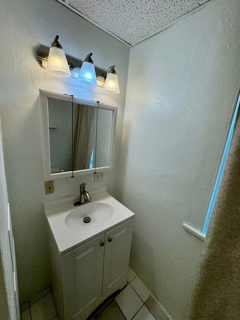 Pittsburgh Apartment: 222 N. Craig St.