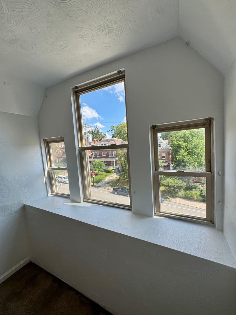Pittsburgh Apartment: 5819 Bartlett St