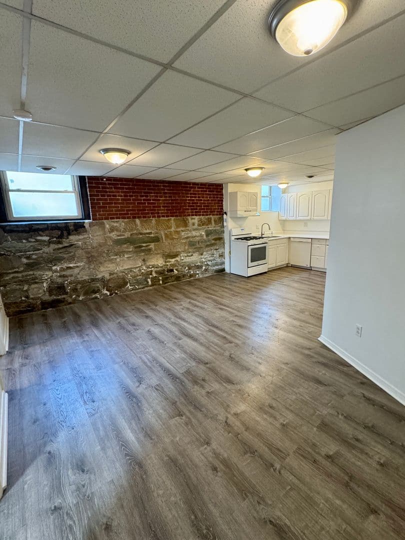 Pittsburgh Apartment: 5752 Ellsworth Ave