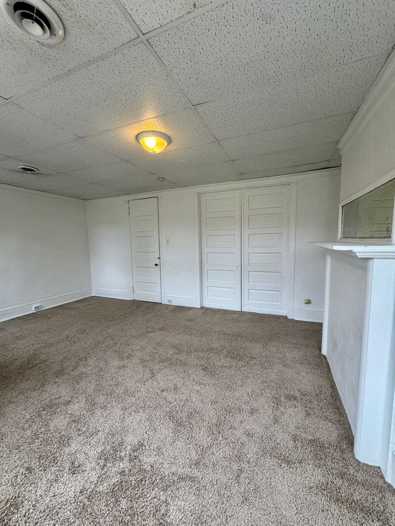 Pittsburgh Apartment: 218 North Craig St