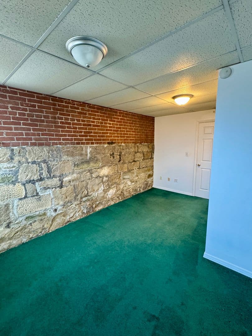 Pittsburgh Apartment: 5752 Ellsworth Ave