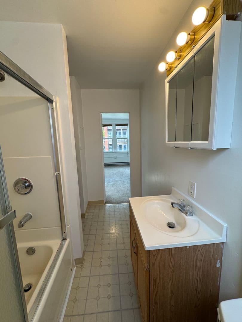 Pittsburgh Apartment: 1134 Illinois Ave