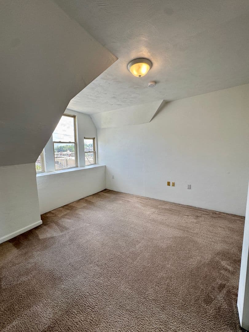 Pittsburgh Apartment: 5819 Bartlett St