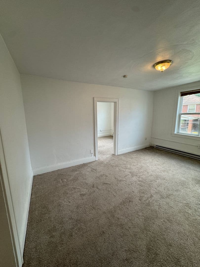 Pittsburgh Apartment: 1134 Illinois Ave