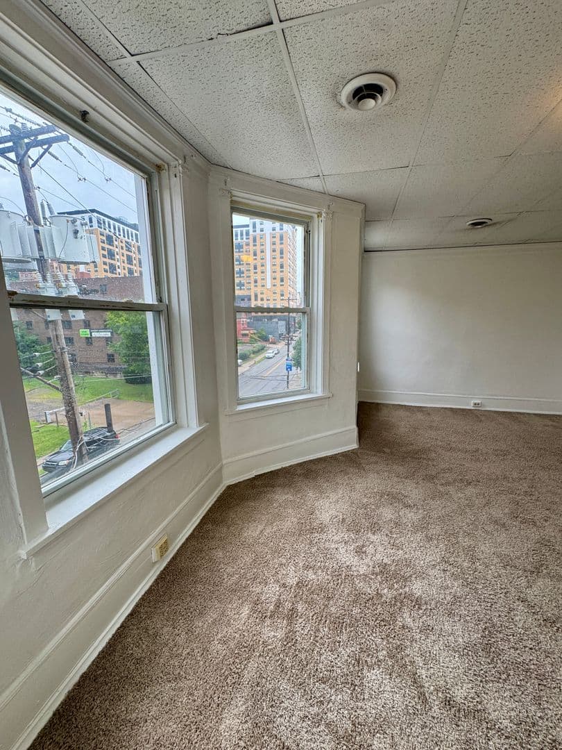 Pittsburgh Apartment: 218 North Craig St