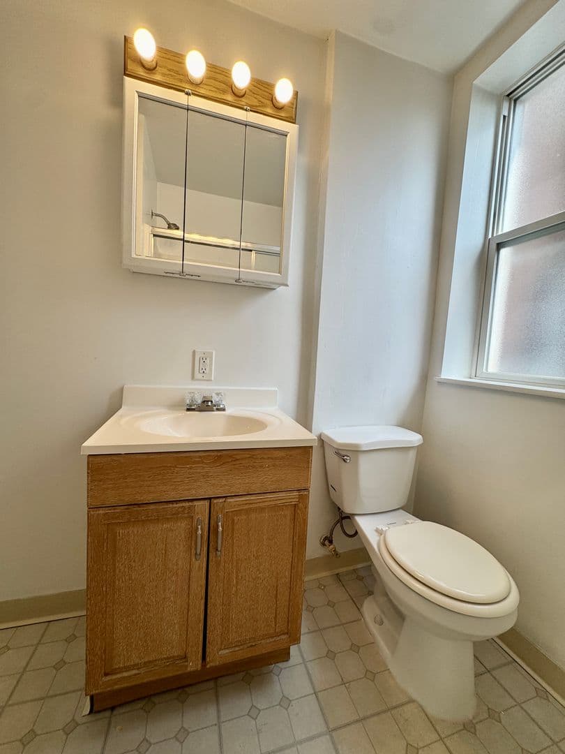 Pittsburgh Apartment: 1134 Illinois Ave