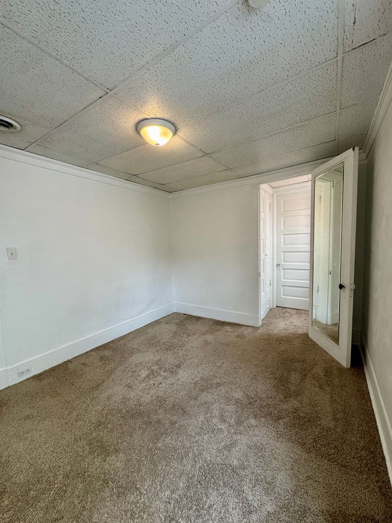 Pittsburgh Apartment: 218 North Craig St