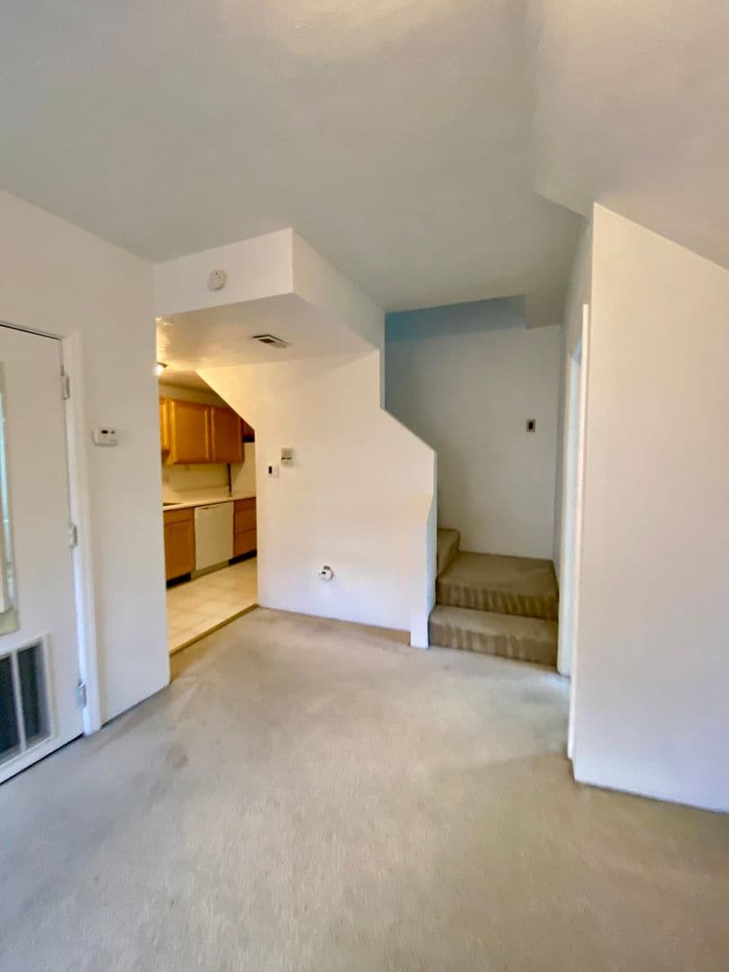 Pittsburgh Apartment: 5819 Bartlett St