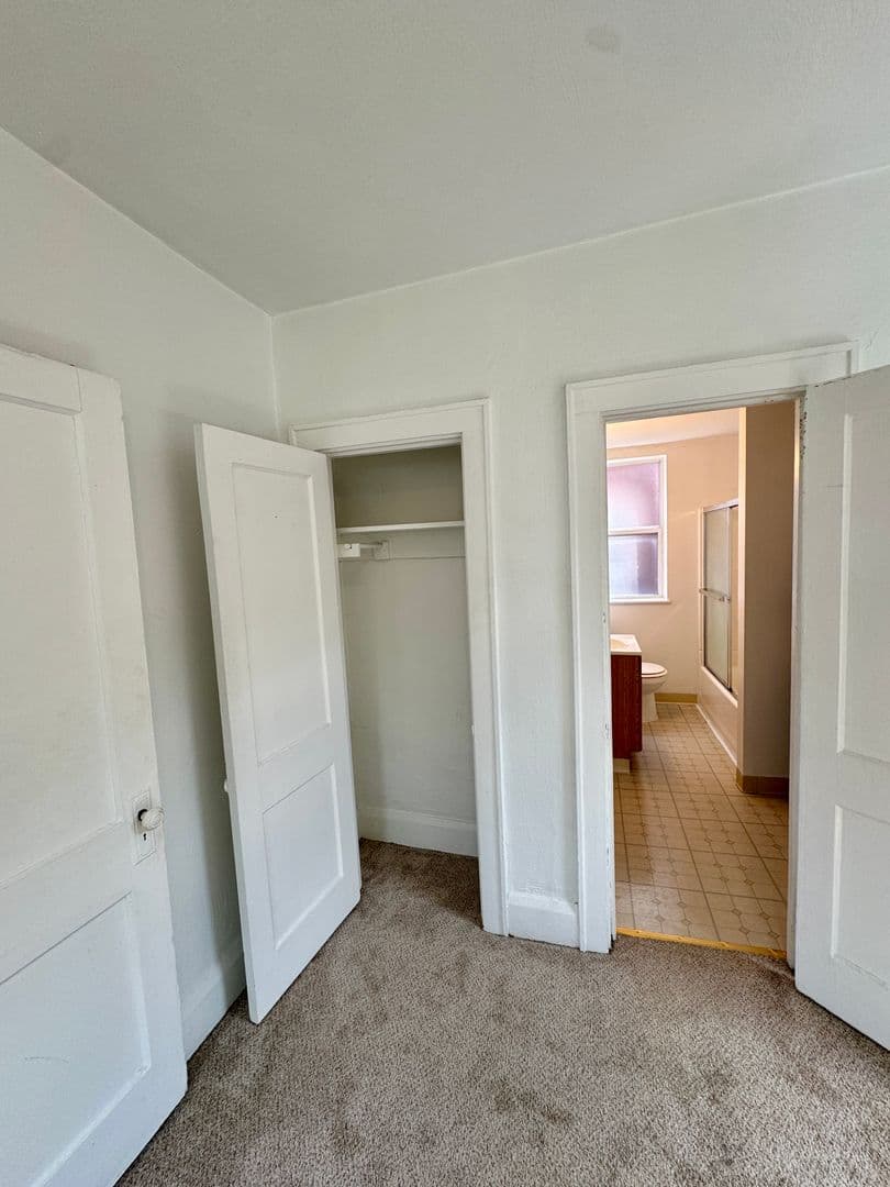 Pittsburgh Apartment: 1134 Illinois Ave