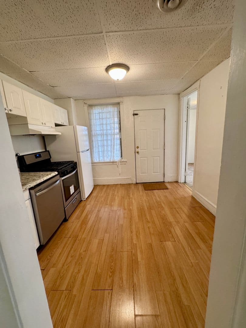 Pittsburgh Apartment: 218 North Craig St