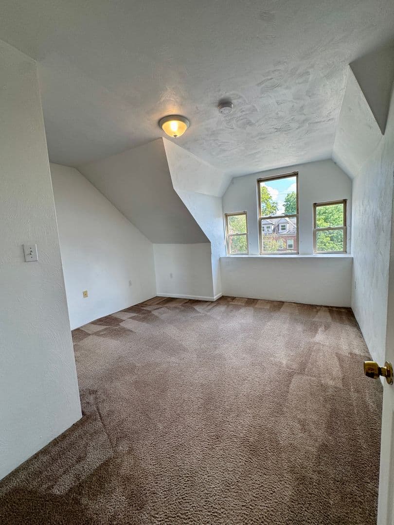 Pittsburgh Apartment: 5819 Bartlett St