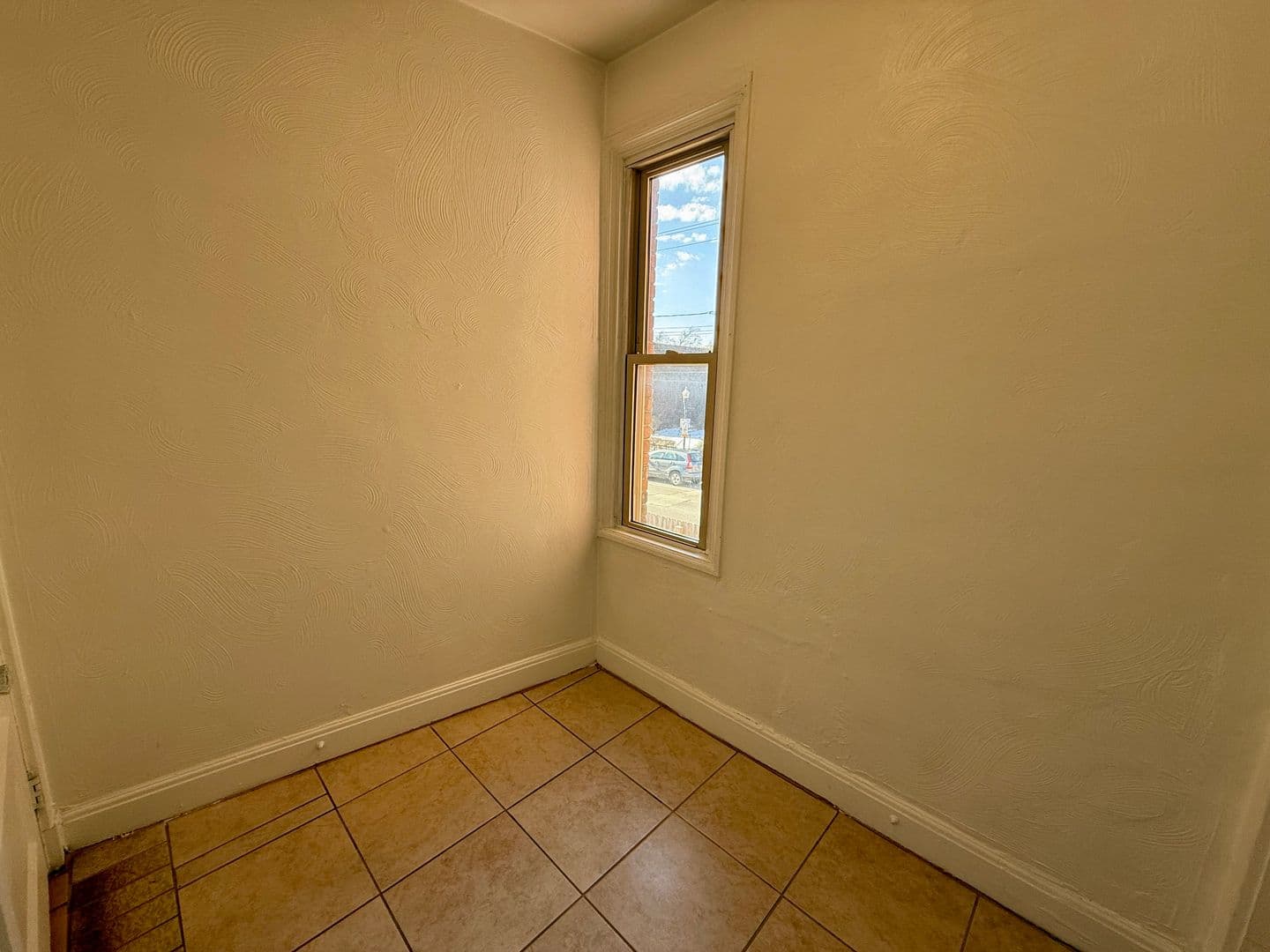 Pittsburgh Apartment: 5752 Ellsworth Ave