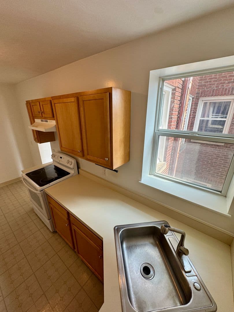 Pittsburgh Apartment: 1134 Illinois Ave