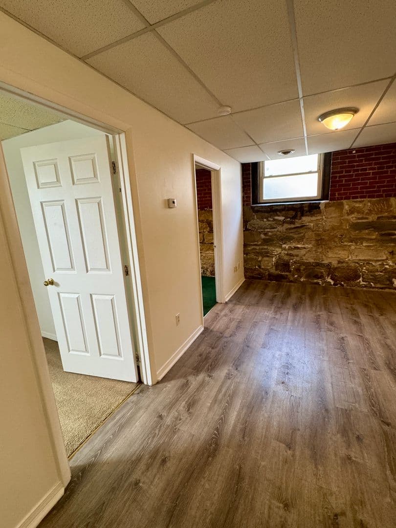 Pittsburgh Apartment: 5752 Ellsworth Ave