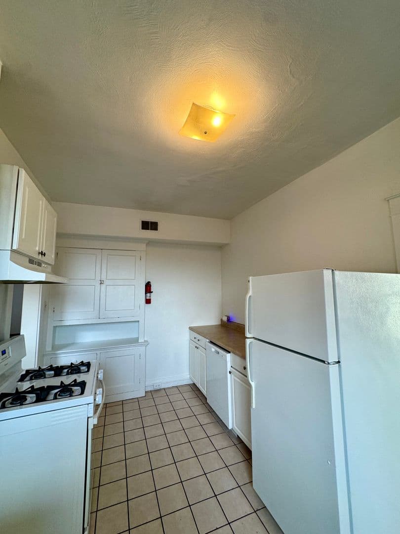 Pittsburgh Apartment: 5752 Ellsworth Ave