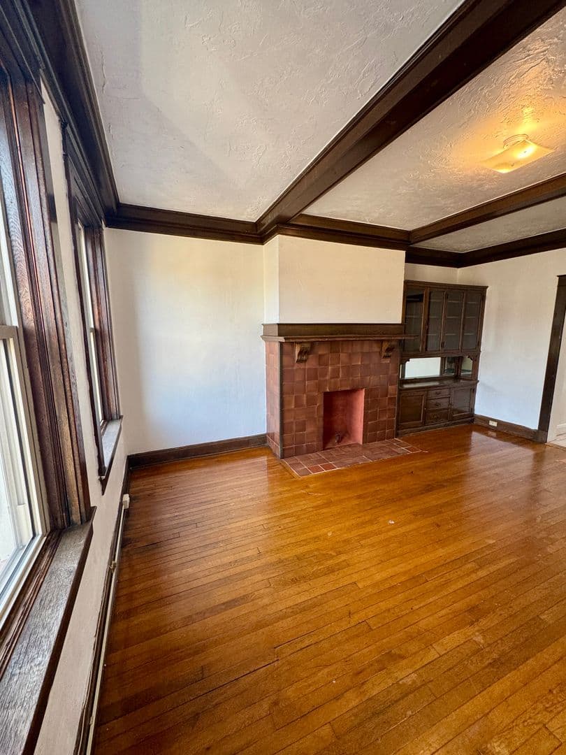 Pittsburgh Apartment: 5752 Ellsworth Ave