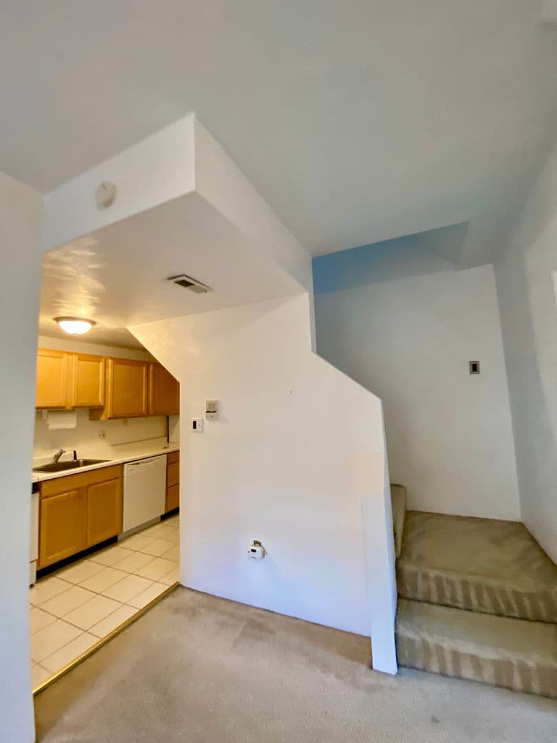 Pittsburgh Apartment: 5819 Bartlett St