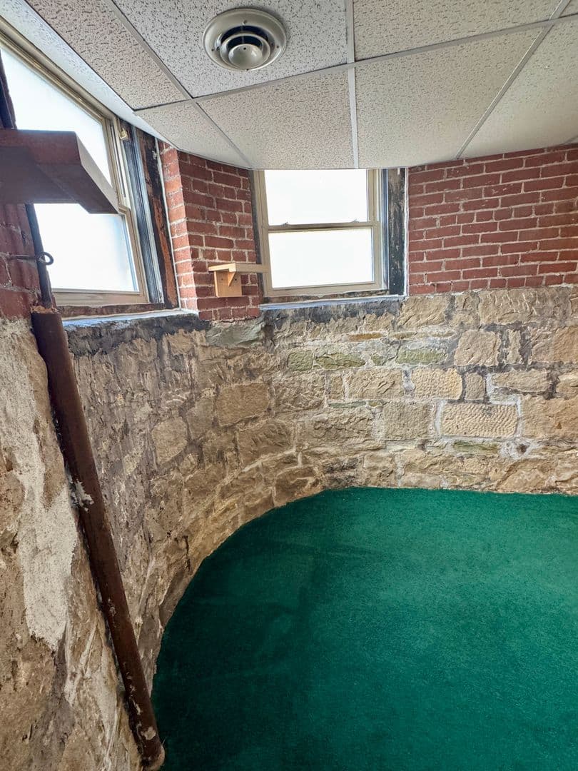 Pittsburgh Apartment: 5752 Ellsworth Ave
