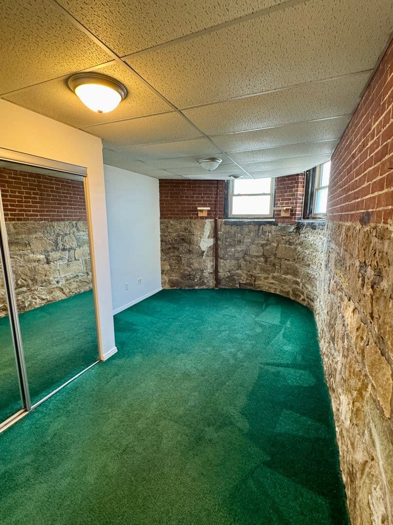 Pittsburgh Apartment: 5752 Ellsworth Ave
