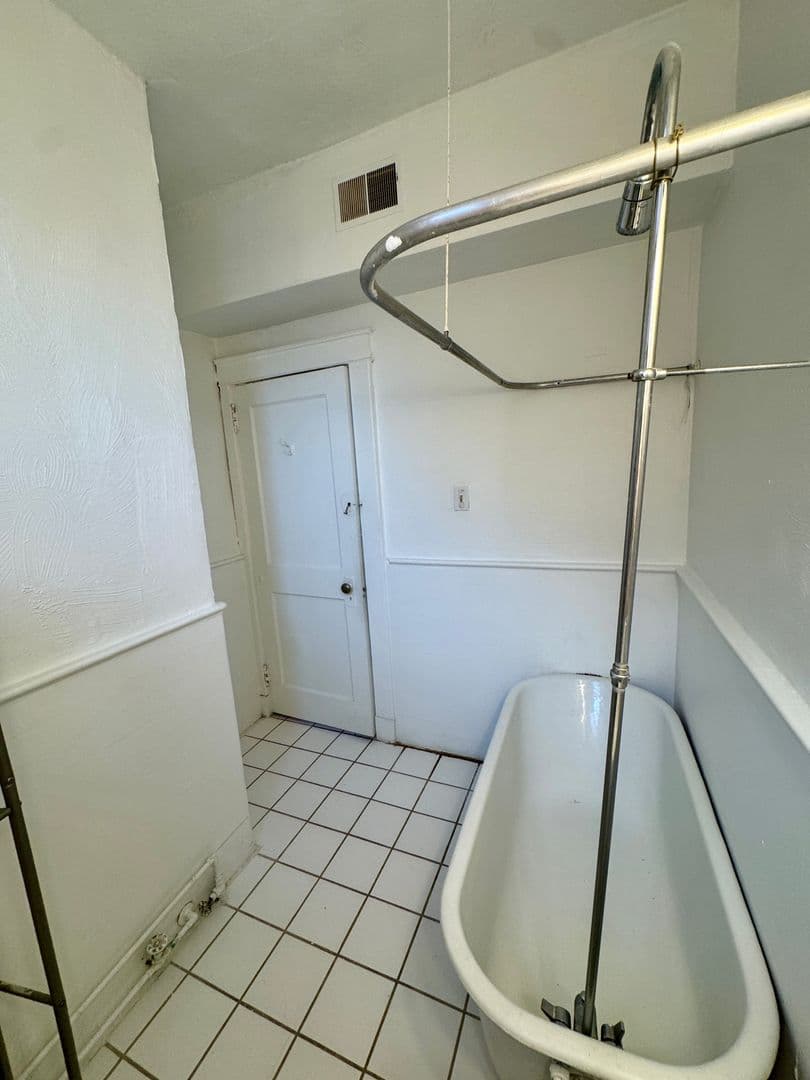 Pittsburgh Apartment: 5752 Ellsworth Ave