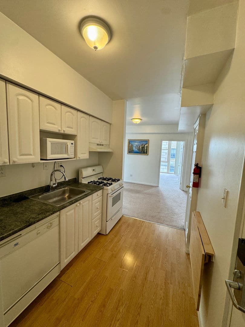 Pittsburgh Apartment: 3401 Forbes Ave