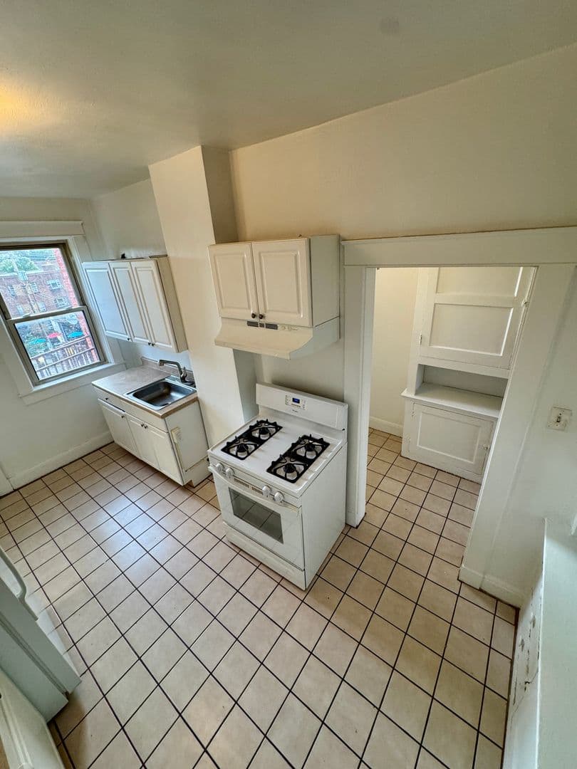 Pittsburgh Apartment: 5752 Ellsworth Ave