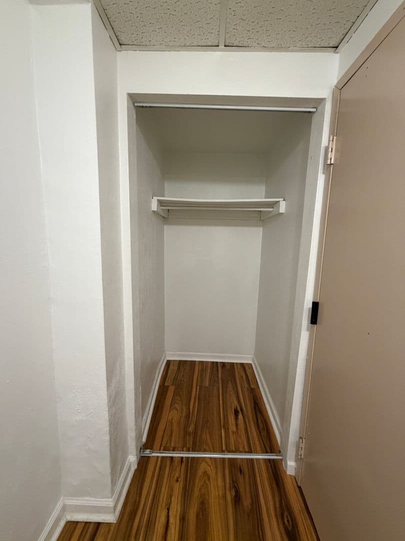 Pittsburgh Apartment: 218 North Craig St