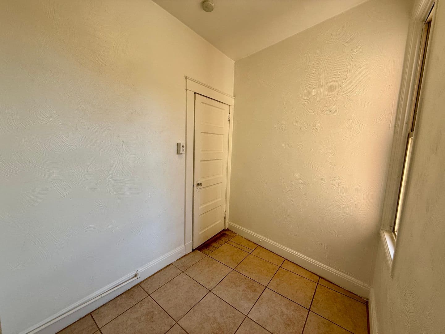 Pittsburgh Apartment: 5752 Ellsworth Ave