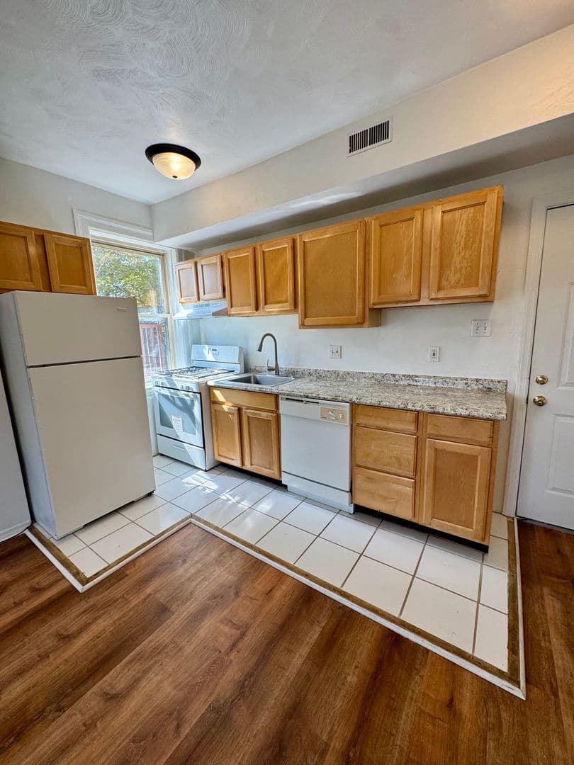 Pittsburgh Apartment: 5819 Bartlett St