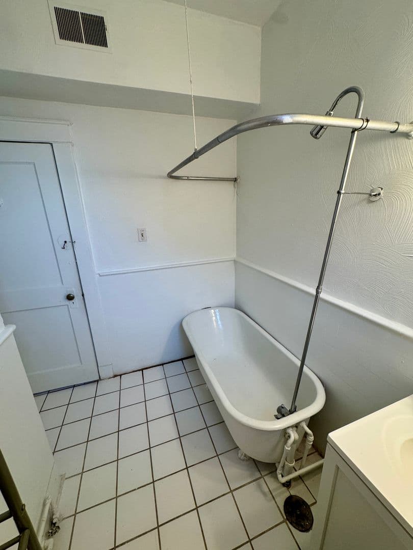Pittsburgh Apartment: 5752 Ellsworth Ave