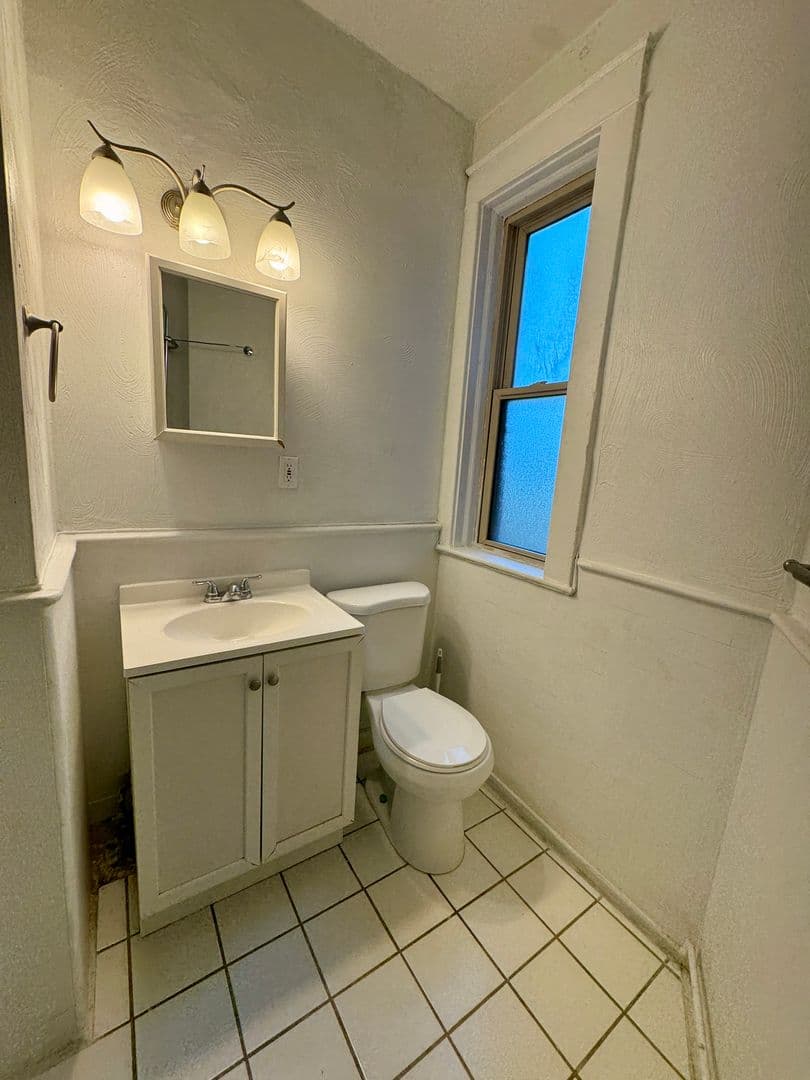 Pittsburgh Apartment: 5752 Ellsworth Ave