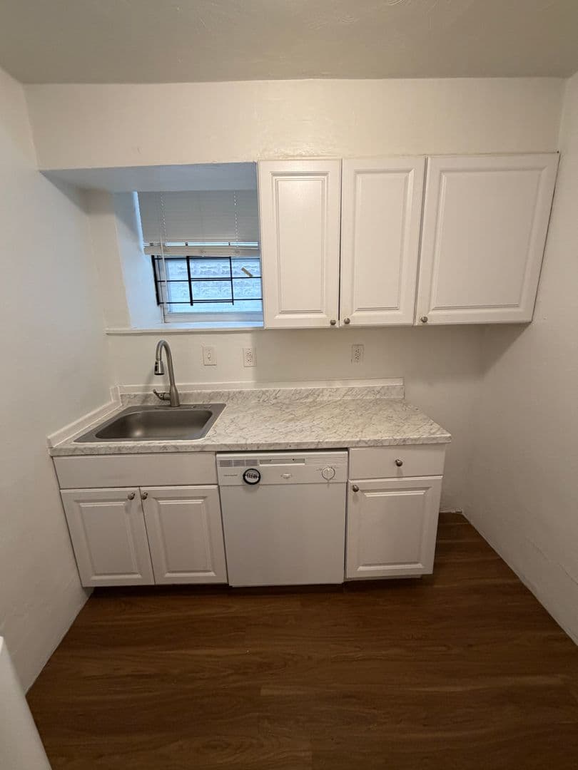 Pittsburgh Apartment: 218 North Craig St