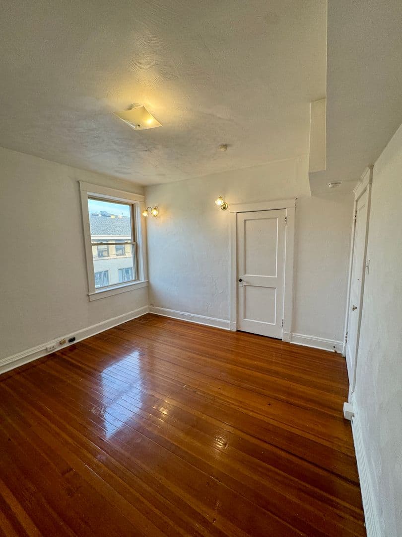 Pittsburgh Apartment: 5752 Ellsworth Ave