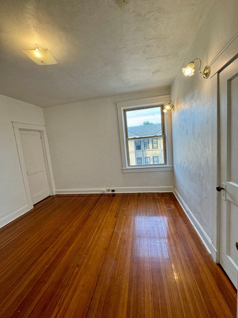 Pittsburgh Apartment: 5752 Ellsworth Ave