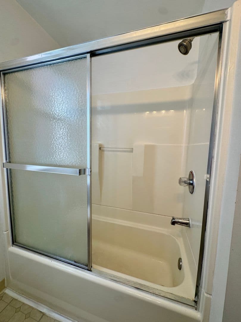 Pittsburgh Apartment: 1134 Illinois Ave