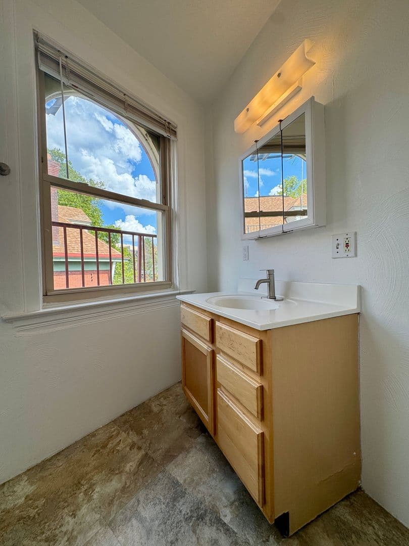 Pittsburgh Apartment: 5819 Bartlett St