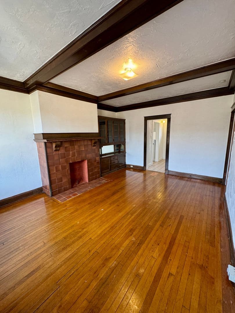 Pittsburgh Apartment: 5752 Ellsworth Ave
