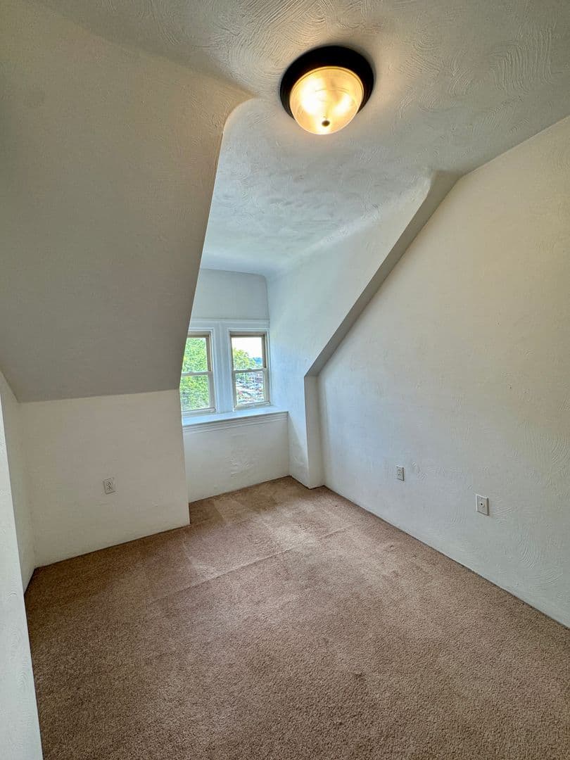 Pittsburgh Apartment: 5819 Bartlett St
